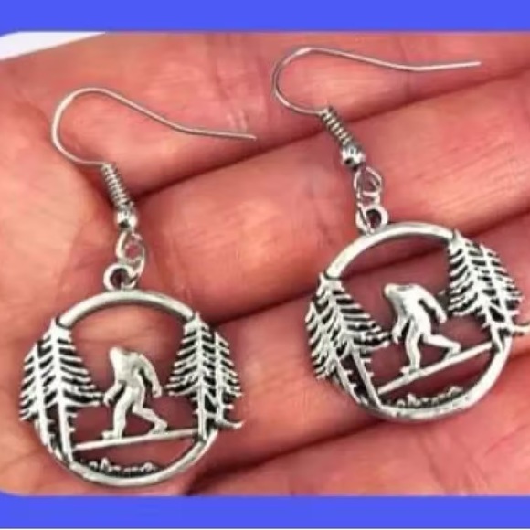 Unique Pretty Sasquatch, Bigfoot, Yeti In The Woods, Circle Outline Earrings - Picture 1 of 3